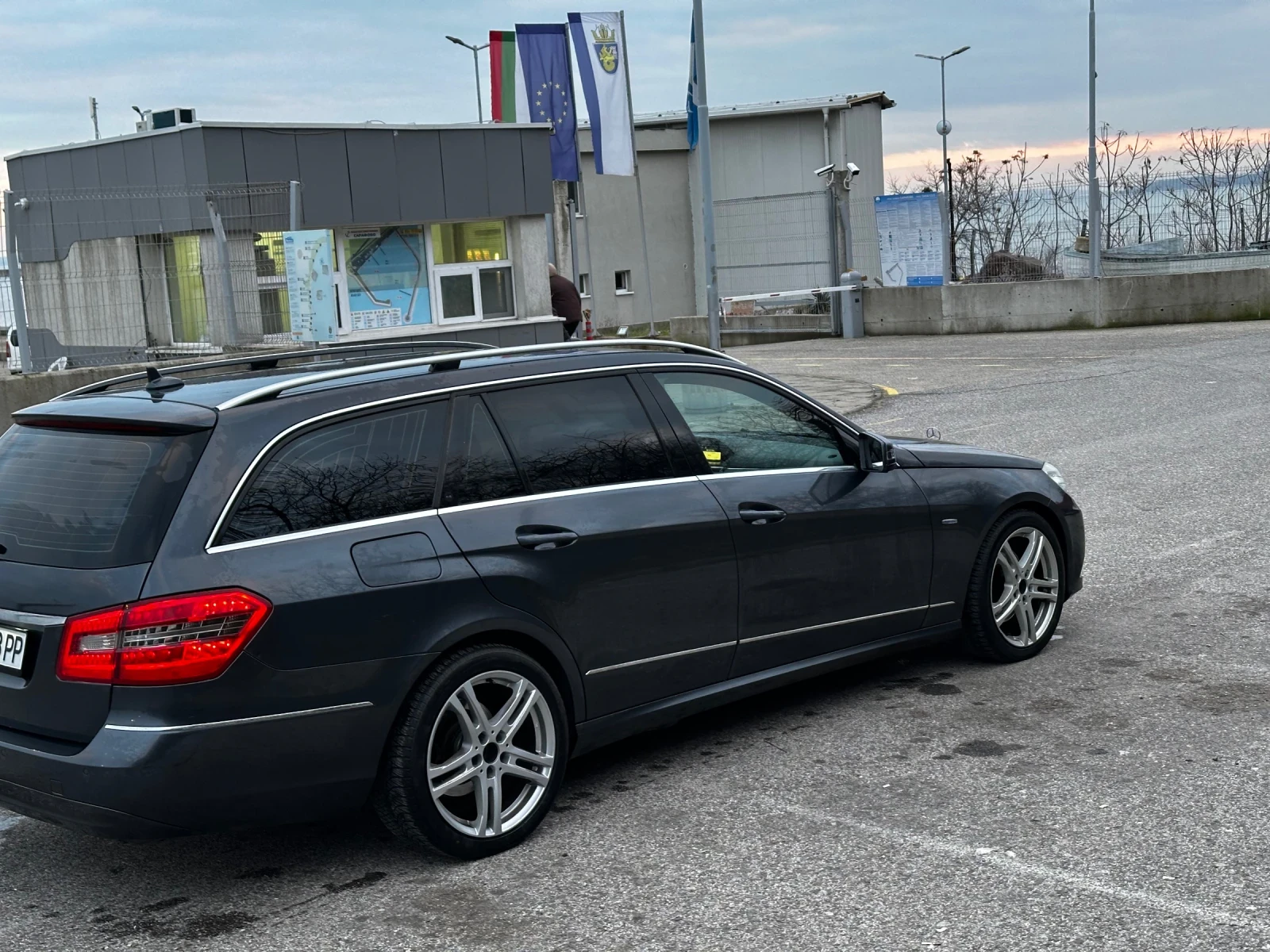Mercedes-Benz E 250, снимка 4 - Автомобили и джипове - 54631649