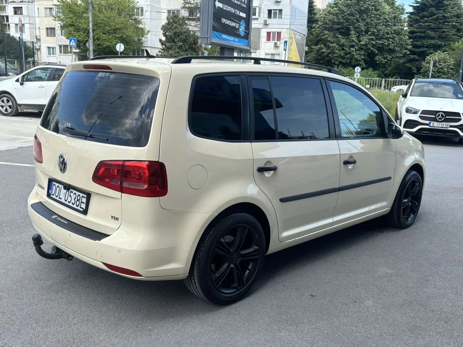 VW Touran 1.6TDI Автомат 6+ 1, снимка 4 - Автомобили и джипове - 54822431