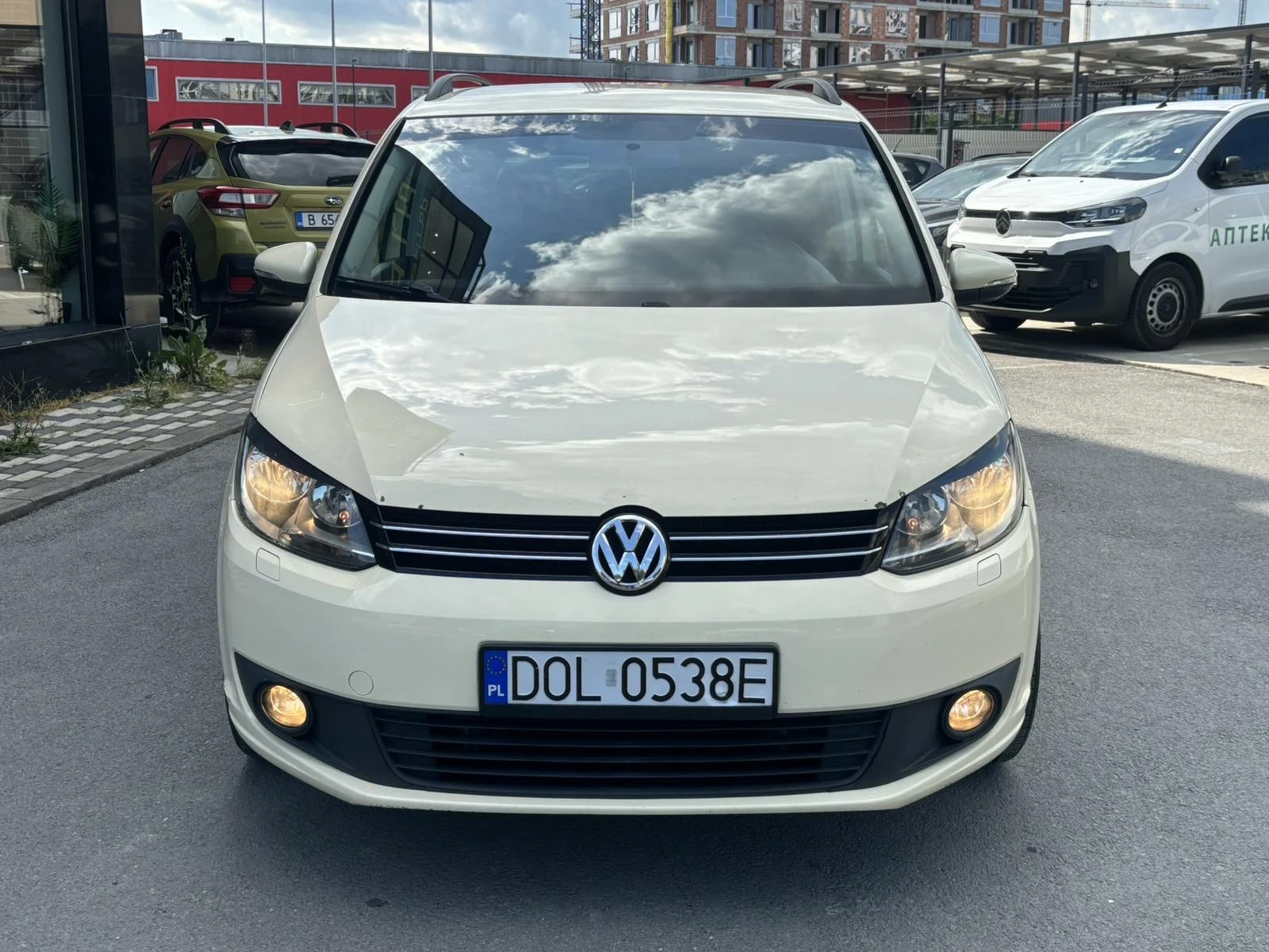 VW Touran 1.6TDI Автомат 6+ 1, снимка 2 - Автомобили и джипове - 54822431