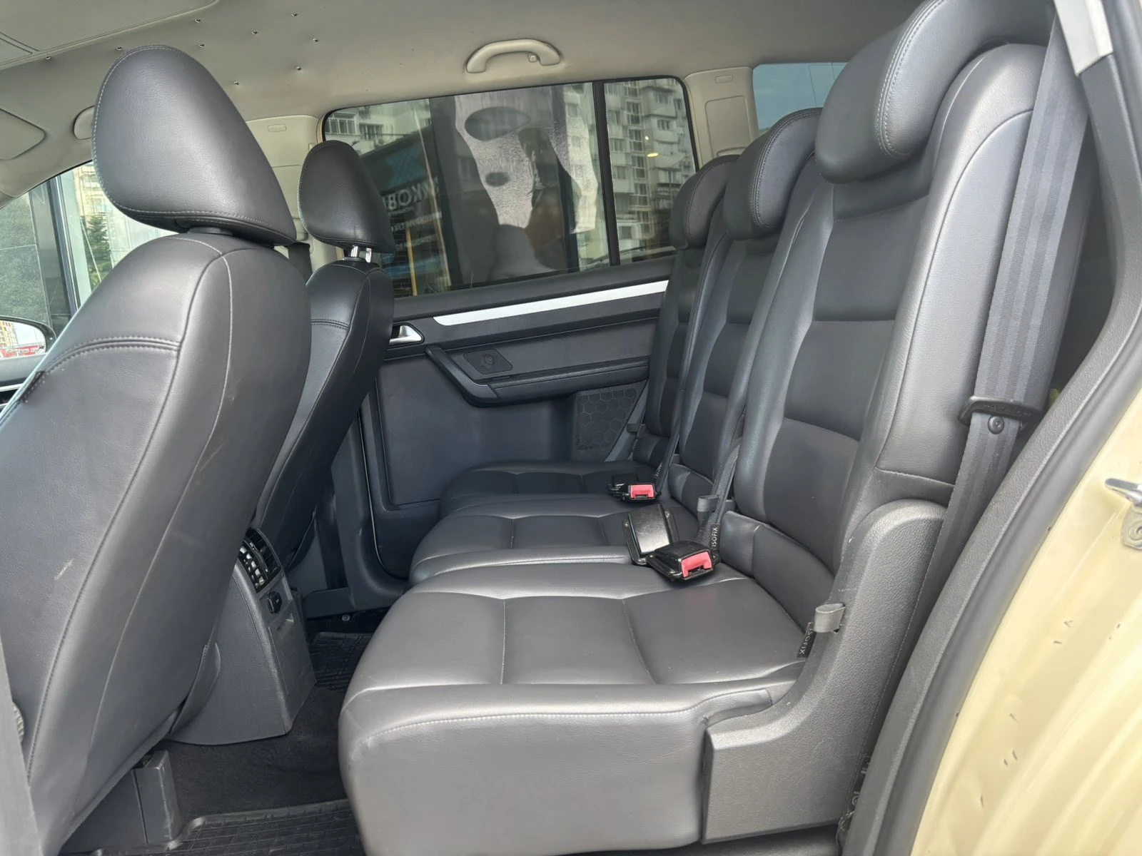 VW Touran 1.6TDI Автомат 6+ 1, снимка 9 - Автомобили и джипове - 54822431