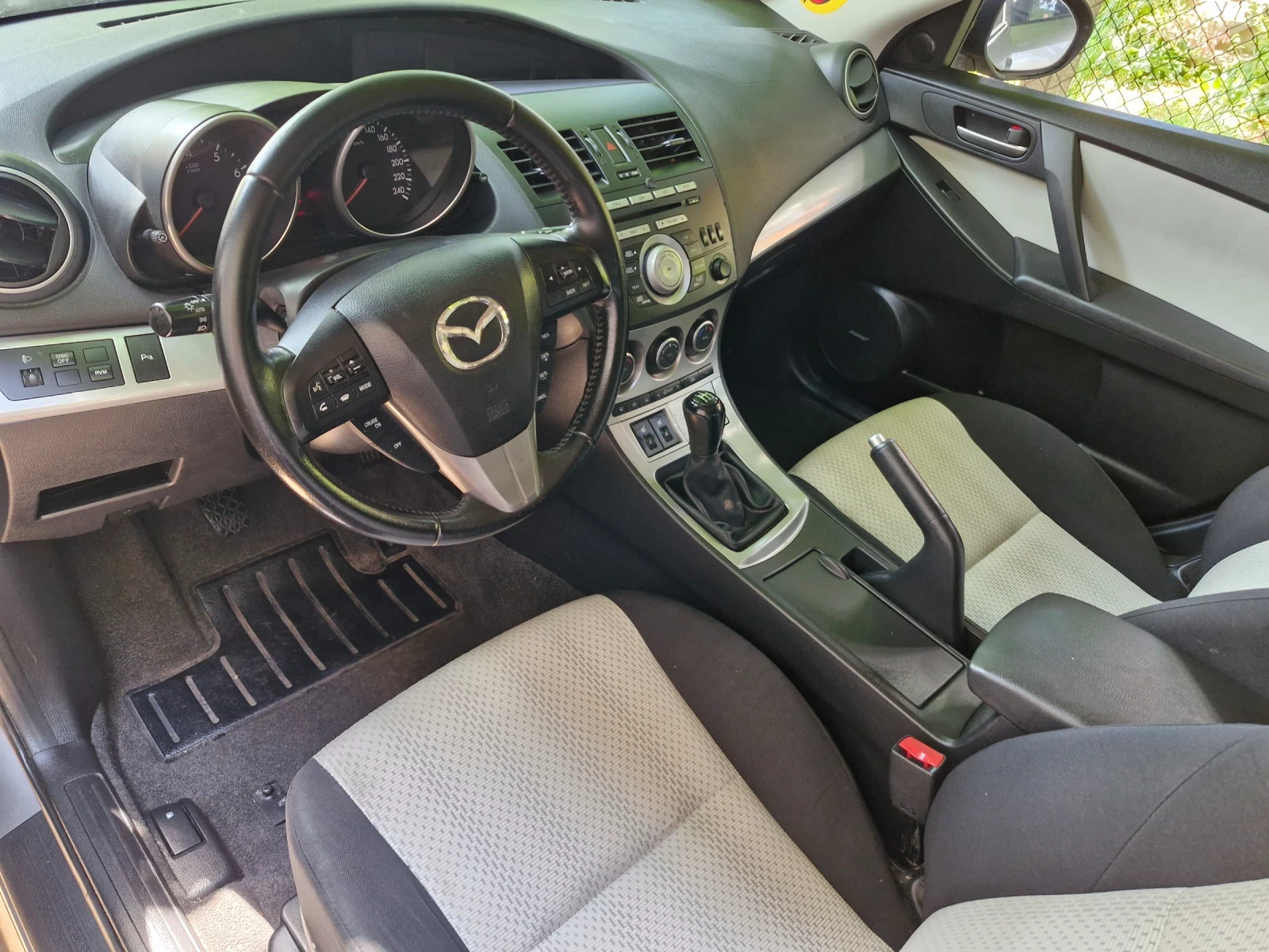 Mazda 3 1.6i, снимка 10 - Автомобили и джипове - 54998017