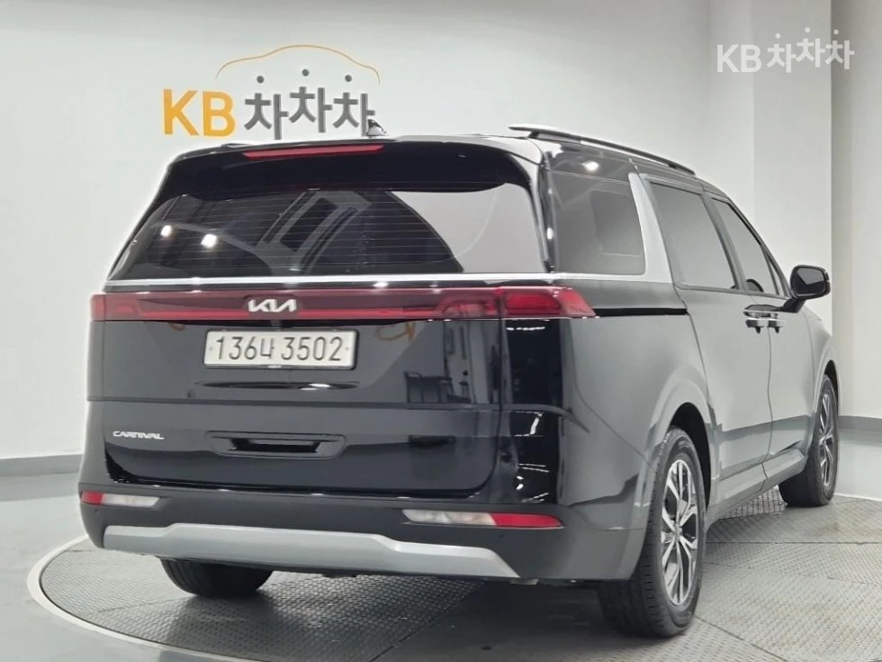 Kia Carnival, снимка 3 - Автомобили и джипове - 55198757