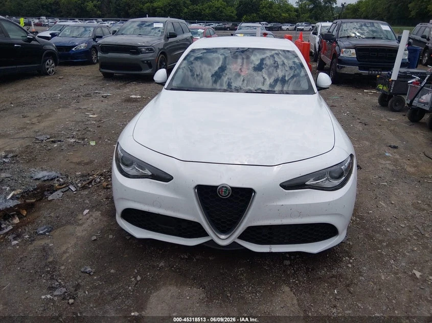 Alfa Romeo Giulia 2.0l Ti Rwd, снимка 12 - Автомобили и джипове - 55586540