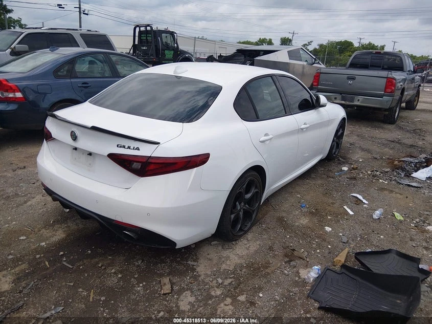 Alfa Romeo Giulia 2.0l Ti Rwd, снимка 4 - Автомобили и джипове - 55586540