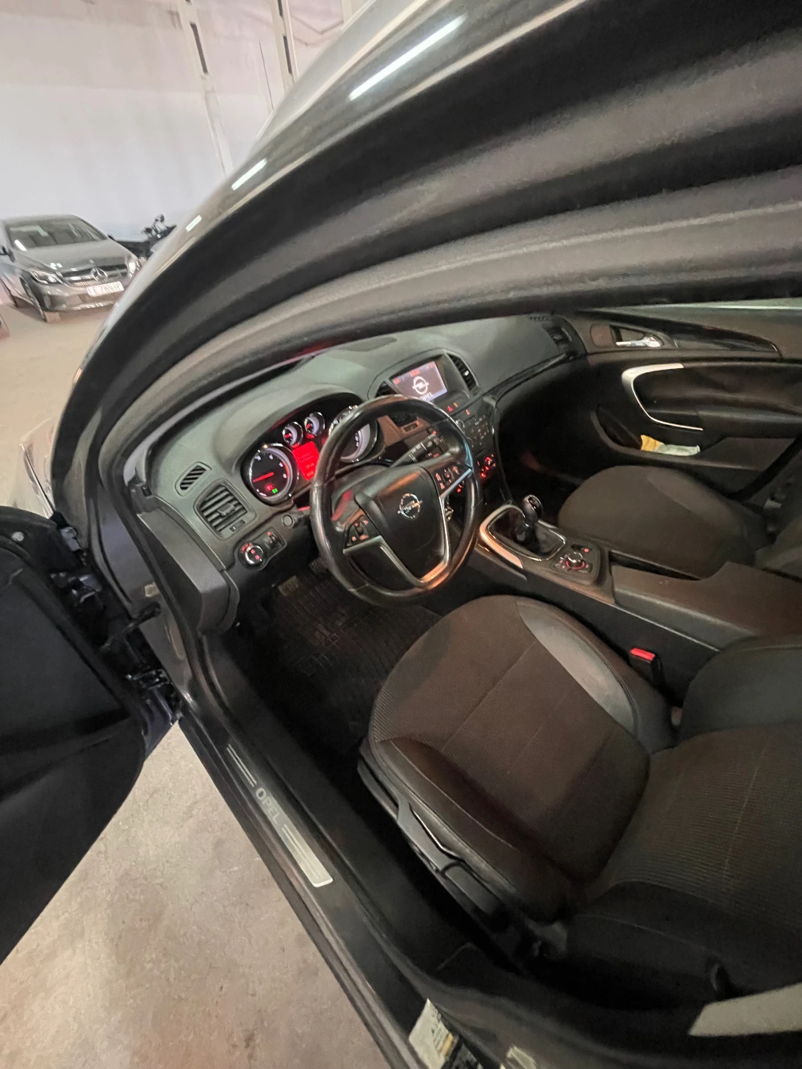 Opel Insignia 2.0CDTI/6скор/ОБСЛУЖЕНА!!!, снимка 10 - Автомобили и джипове - 55960927