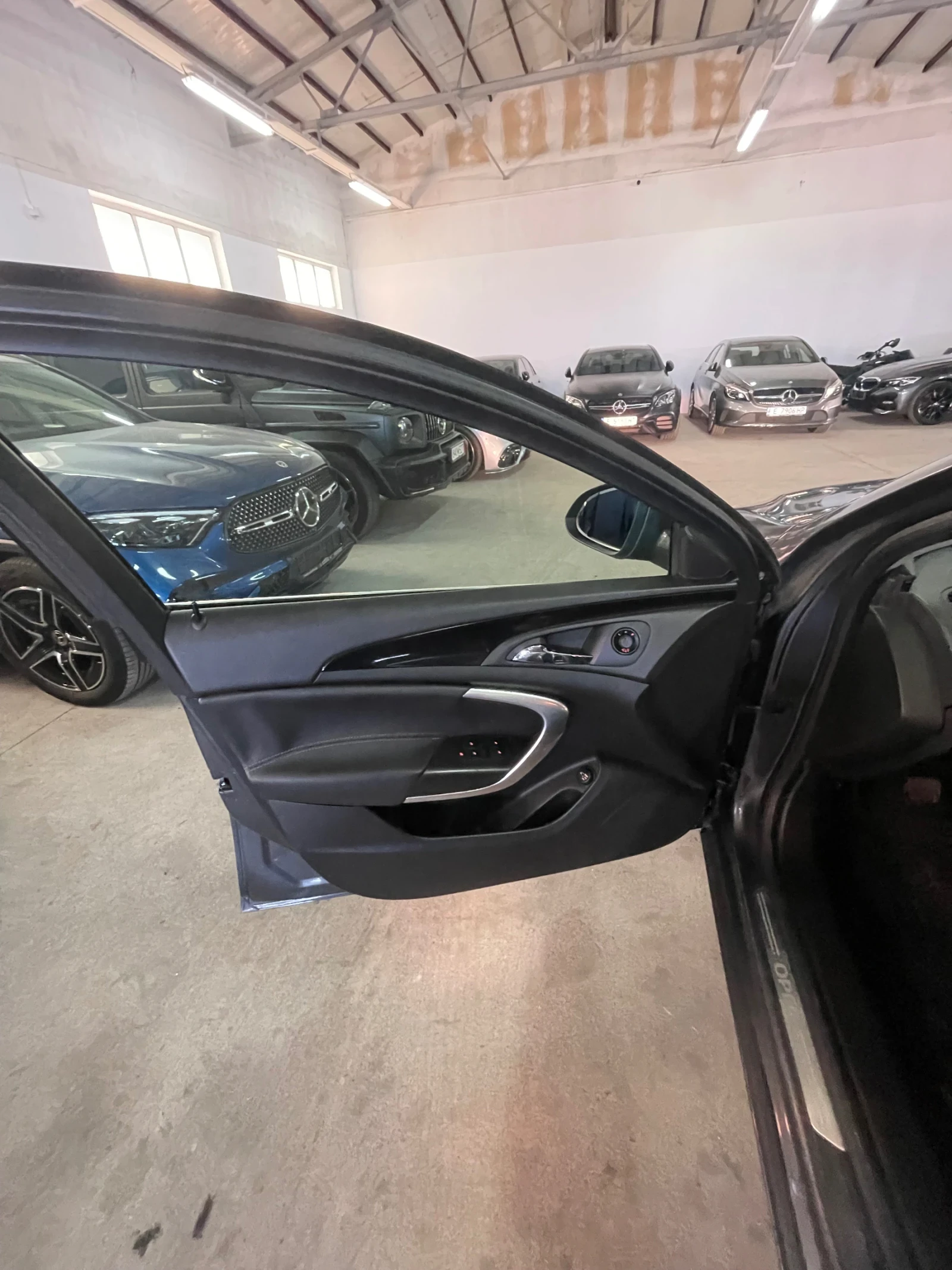 Opel Insignia 2.0CDTI/6скор/ОБСЛУЖЕНА!!!, снимка 15 - Автомобили и джипове - 55960927