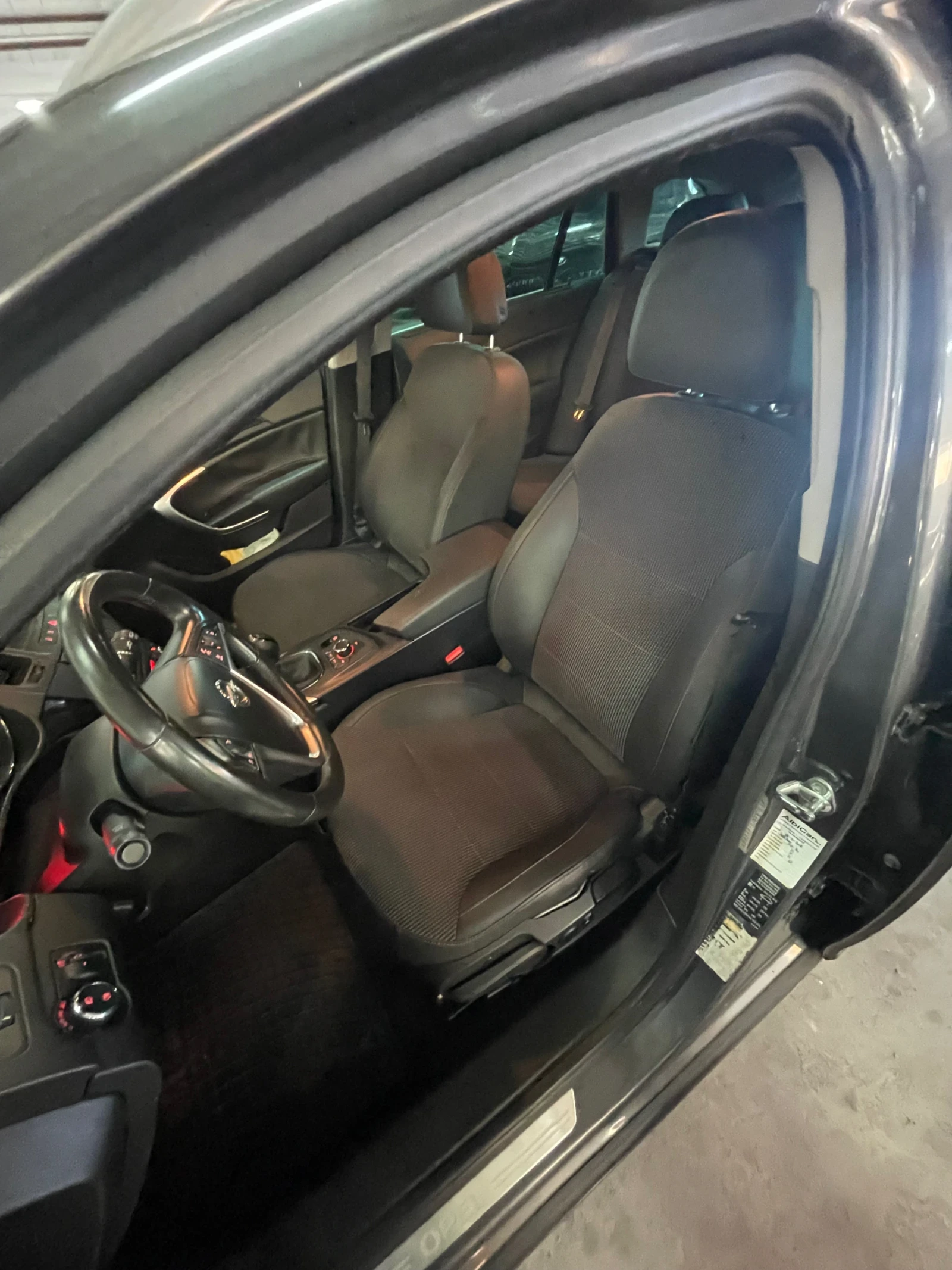 Opel Insignia 2.0CDTI/6скор/ОБСЛУЖЕНА!!!, снимка 11 - Автомобили и джипове - 55960927