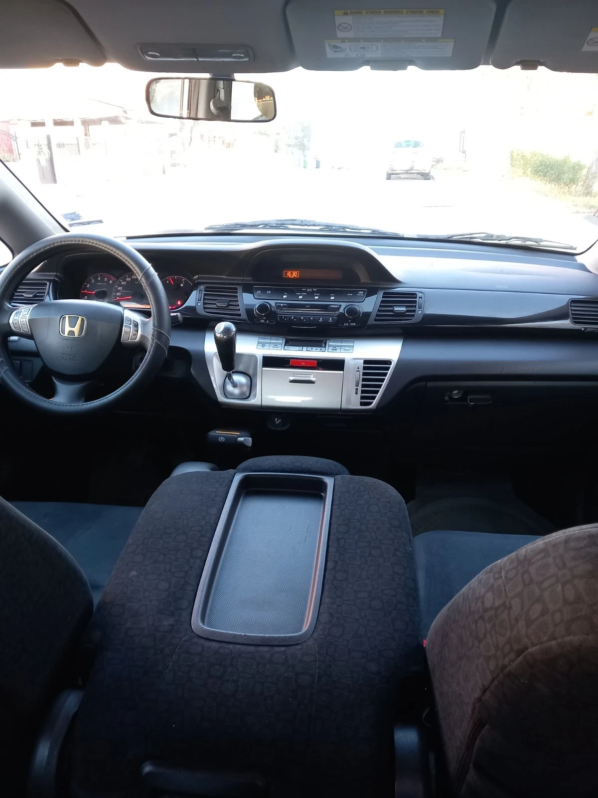 Honda Fr-v, снимка 4 - Автомобили и джипове - 56599821