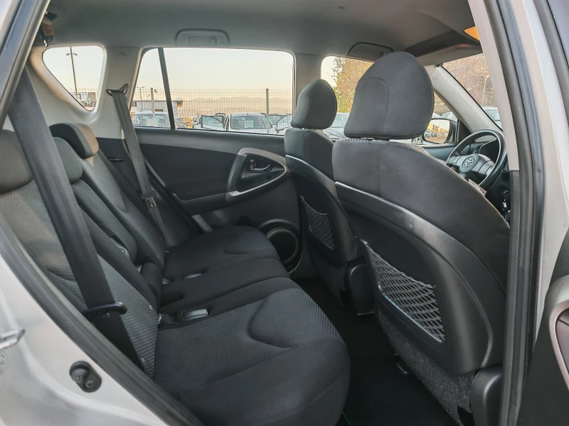 Toyota Rav4 2.0 БЕНЗИН 152 К.С.!АВТОМАТ!4Х4!168 000 КМ! УНИКАТ, снимка 12 - Автомобили и джипове - 52418251