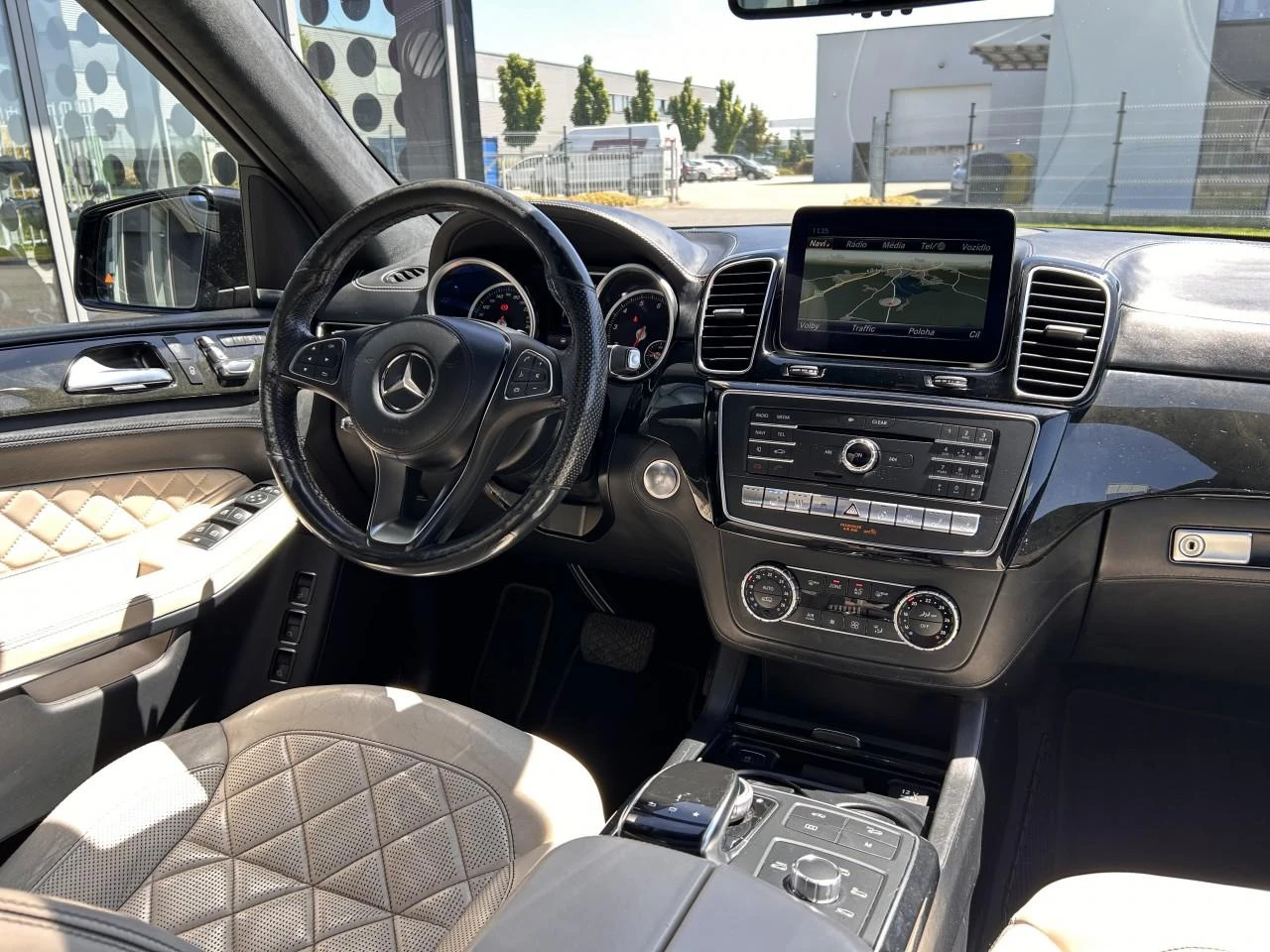 Mercedes-Benz GLS 500 4Matic Designo AMG Line - изображение 8