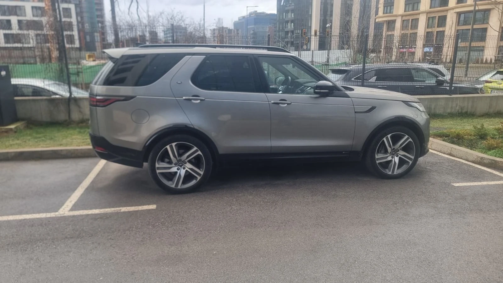 Land Rover Discovery D300 , снимка 2 - Автомобили и джипове - 54381140