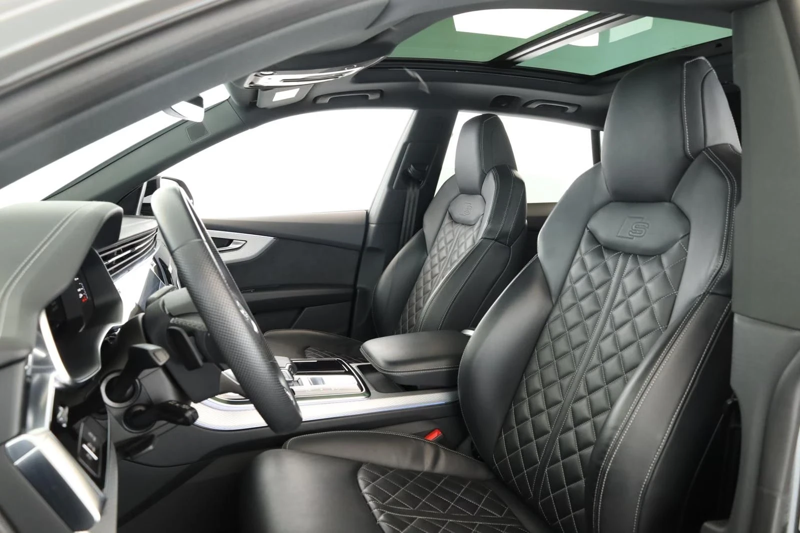 Audi SQ8 FACELIFT / BLACK OPTIC / MATRIX/ B&O / PANO / 23 /, снимка 9 - Автомобили и джипове - 56067317