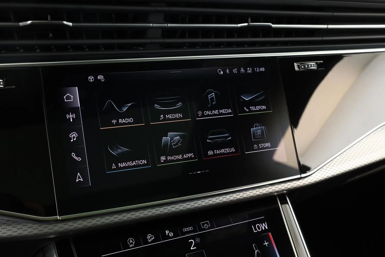 Audi SQ8 FACELIFT / BLACK OPTIC / MATRIX/ B&O / PANO / 23 /, снимка 12 - Автомобили и джипове - 56067317