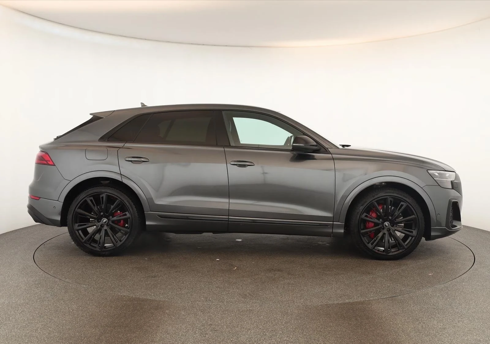 Audi SQ8 FACELIFT / BLACK OPTIC / MATRIX/ B&O / PANO / 23 /, снимка 6 - Автомобили и джипове - 56067317