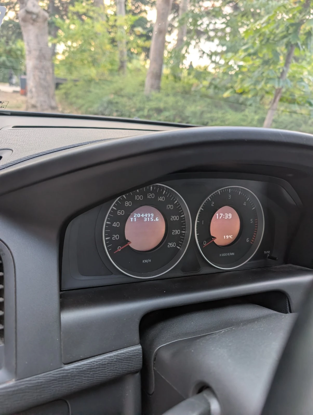 Volvo XC60 D4, снимка 11 - Автомобили и джипове - 56378320