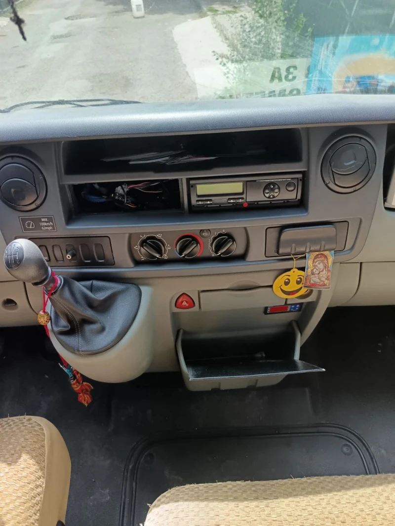 Renault Master 2.5 dci 120 горен климатик, 6 скорости, снимка 6 - Бусове и автобуси - 47259496