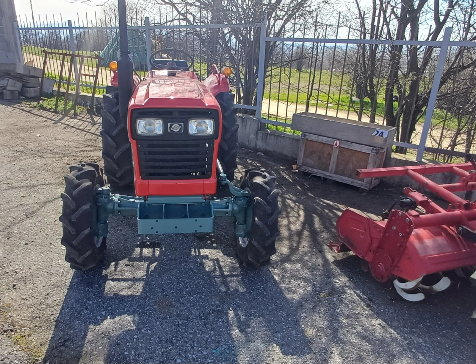 Трактор Yanmar YM2610D, снимка 3 - Селскостопанска техника - 53813928