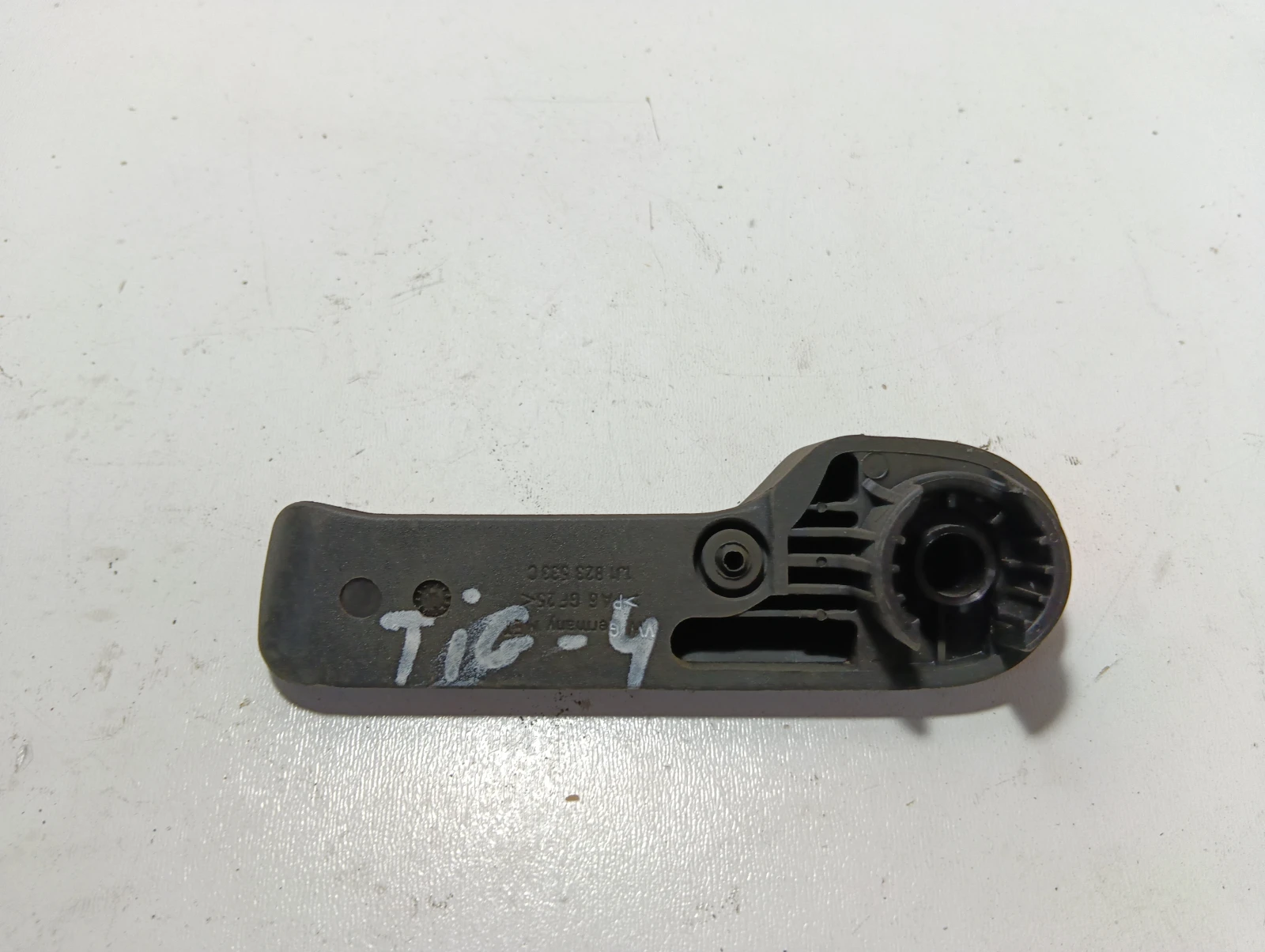 дръжка преден капак 1J1823533C VW Tiguan