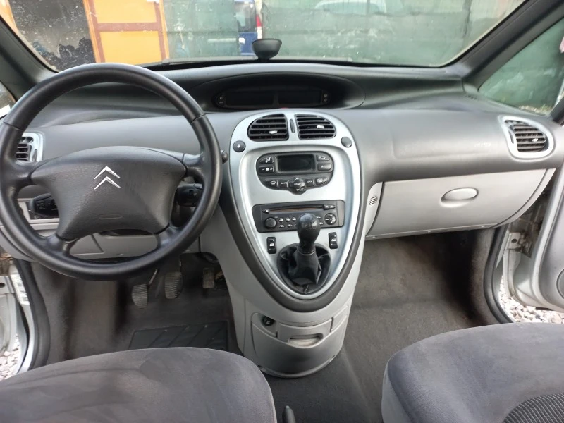 Citroen Xsara picasso 1.6i/* 2011година, снимка 11 - Автомобили и джипове - 46456163