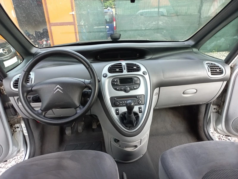 Citroen Xsara picasso 1.6i/* 2011година, снимка 8 - Автомобили и джипове - 46456163