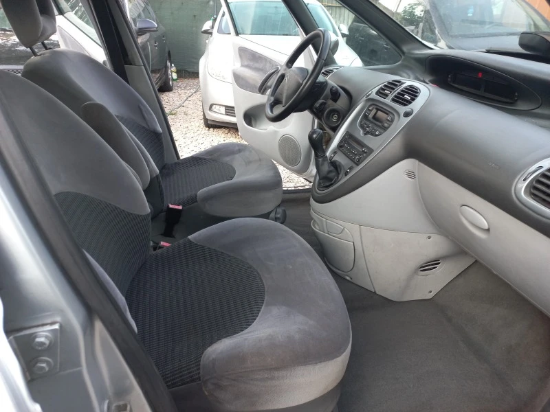 Citroen Xsara picasso 1.6i/* 2011година, снимка 10 - Автомобили и джипове - 46456163