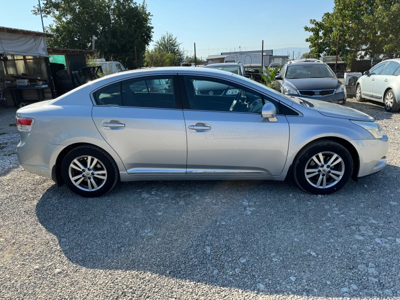 Toyota Avensis 1.8i-NAVI-KAMERA, снимка 4 - Автомобили и джипове - 47361216