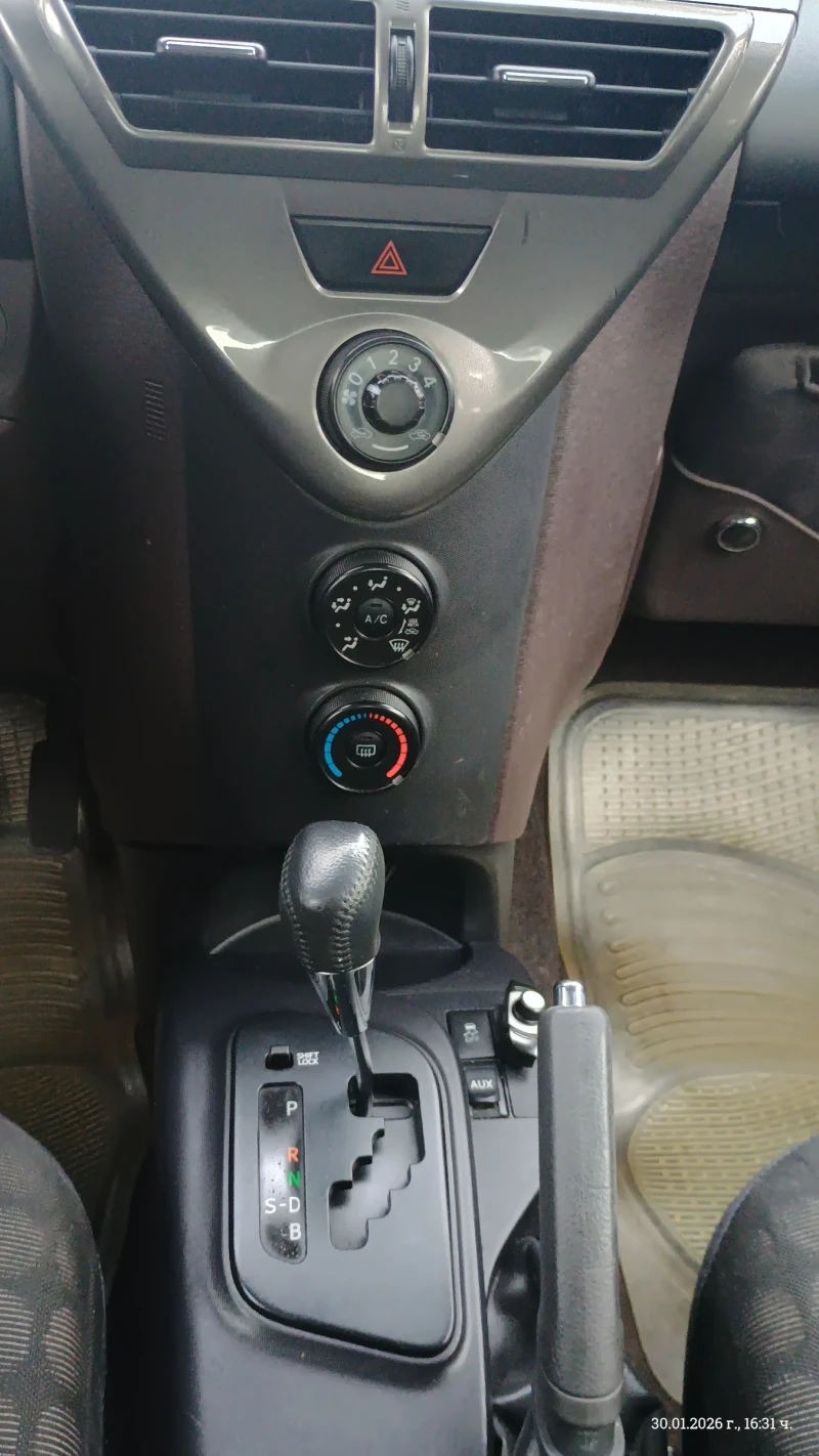 Toyota IQ, снимка 7 - Автомобили и джипове - 53287990