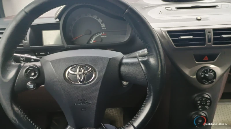 Toyota IQ, снимка 6 - Автомобили и джипове - 53287990