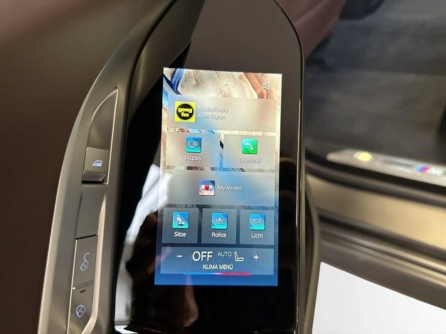 BMW 750 e xDrive = M-Sport = Гаранция, снимка 11 - Автомобили и джипове - 53261249