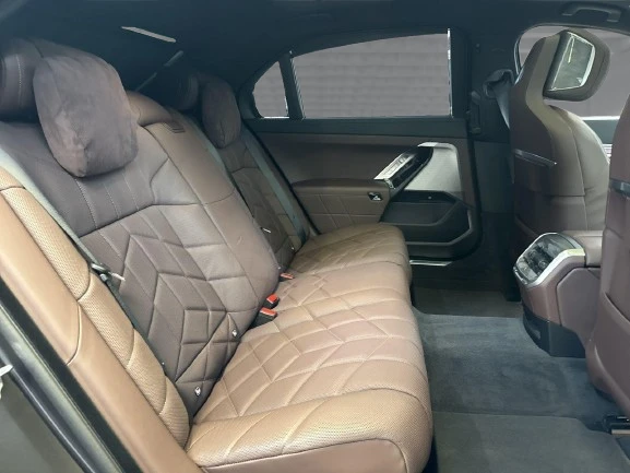 BMW 750 e xDrive = M-Sport = Гаранция, снимка 12 - Автомобили и джипове - 53261249