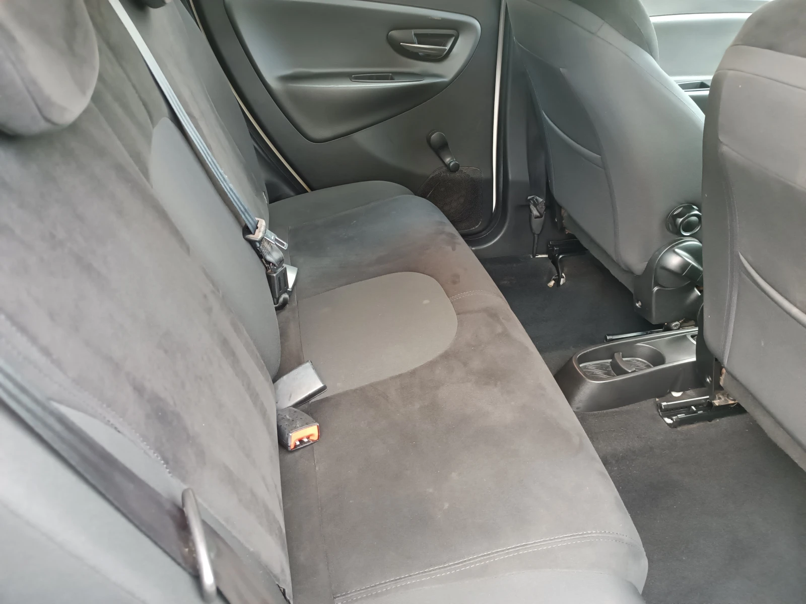 Lancia Ypsilon 1.2i- /EURO 6B | Mobile.bg   12