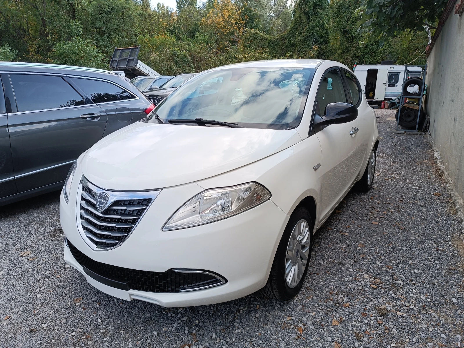 Lancia Ypsilon 1.2i- /EURO 6B | Mobile.bg   16