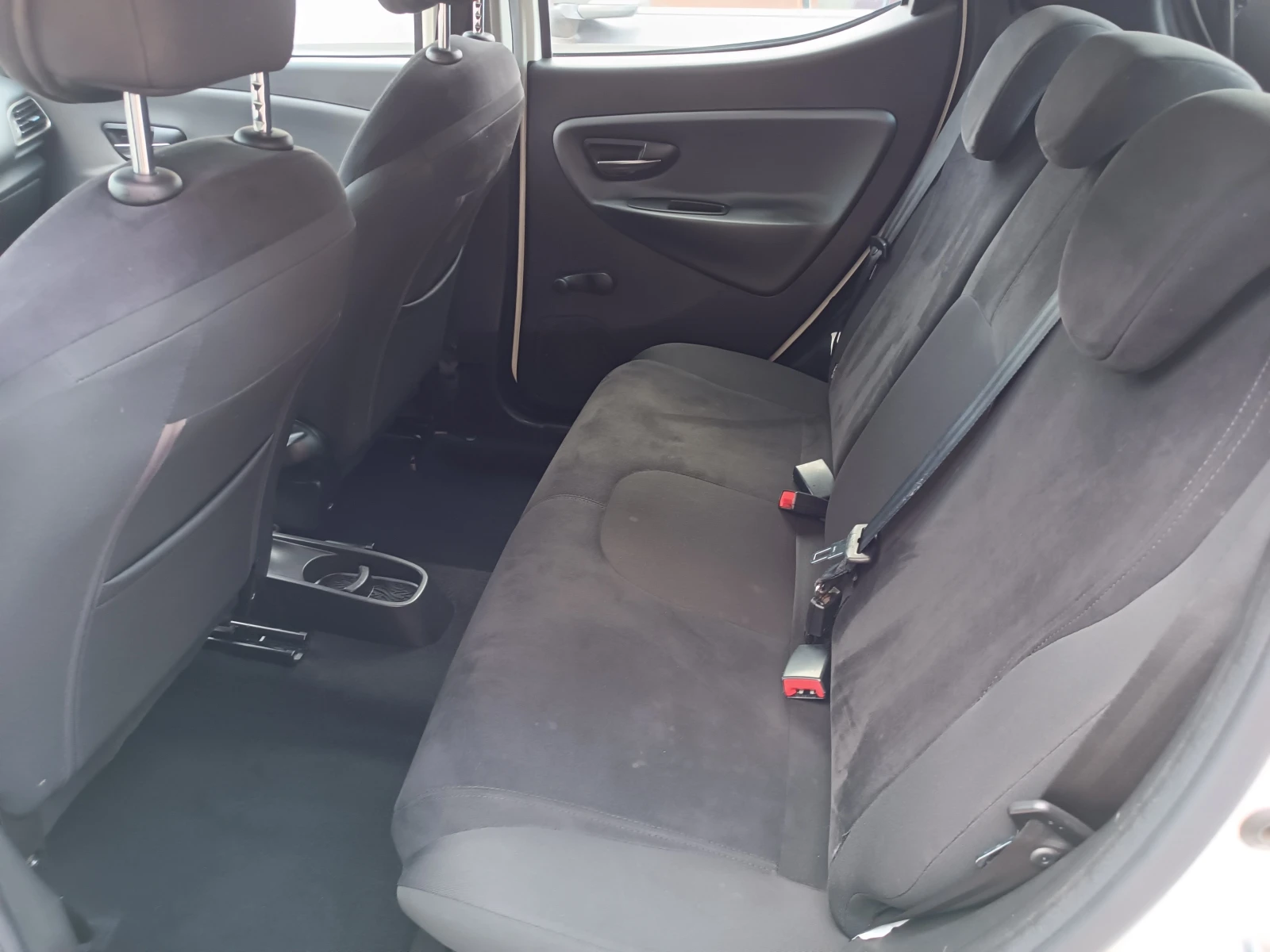 Lancia Ypsilon 1.2i- /EURO 6B | Mobile.bg   14