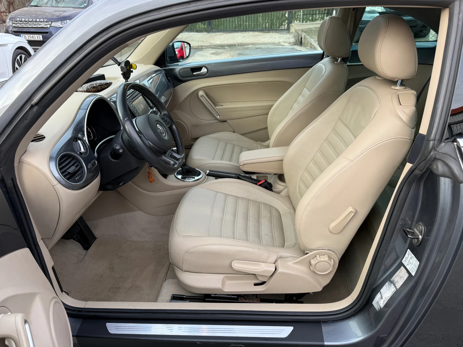 VW Beetle 2.0TDI Desing/DSG/Автопилот/Кожа/Подгрев/LED/Xenon | Mobile.bg — изображение 11