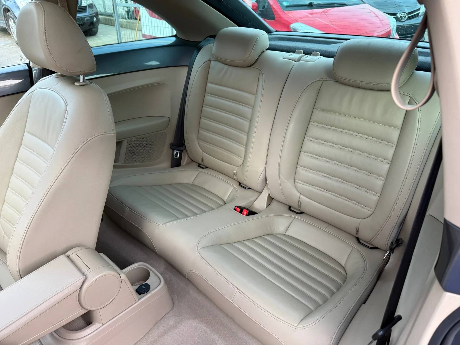 VW Beetle 2.0TDI Desing/DSG/Автопилот/Кожа/Подгрев/LED/Xenon | Mobile.bg — изображение 13