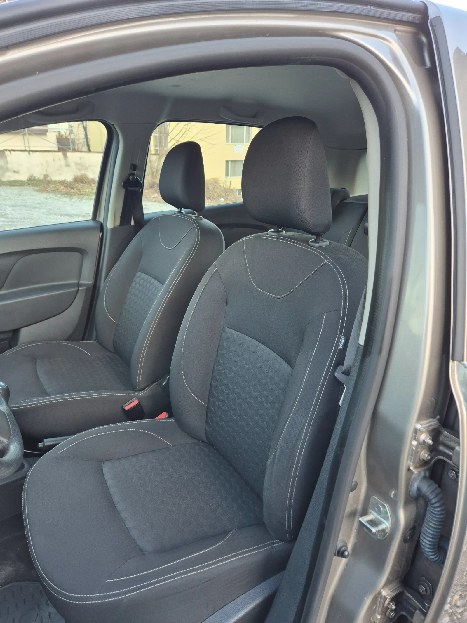 Dacia Sandero 1, 5 DCI - изображение 9