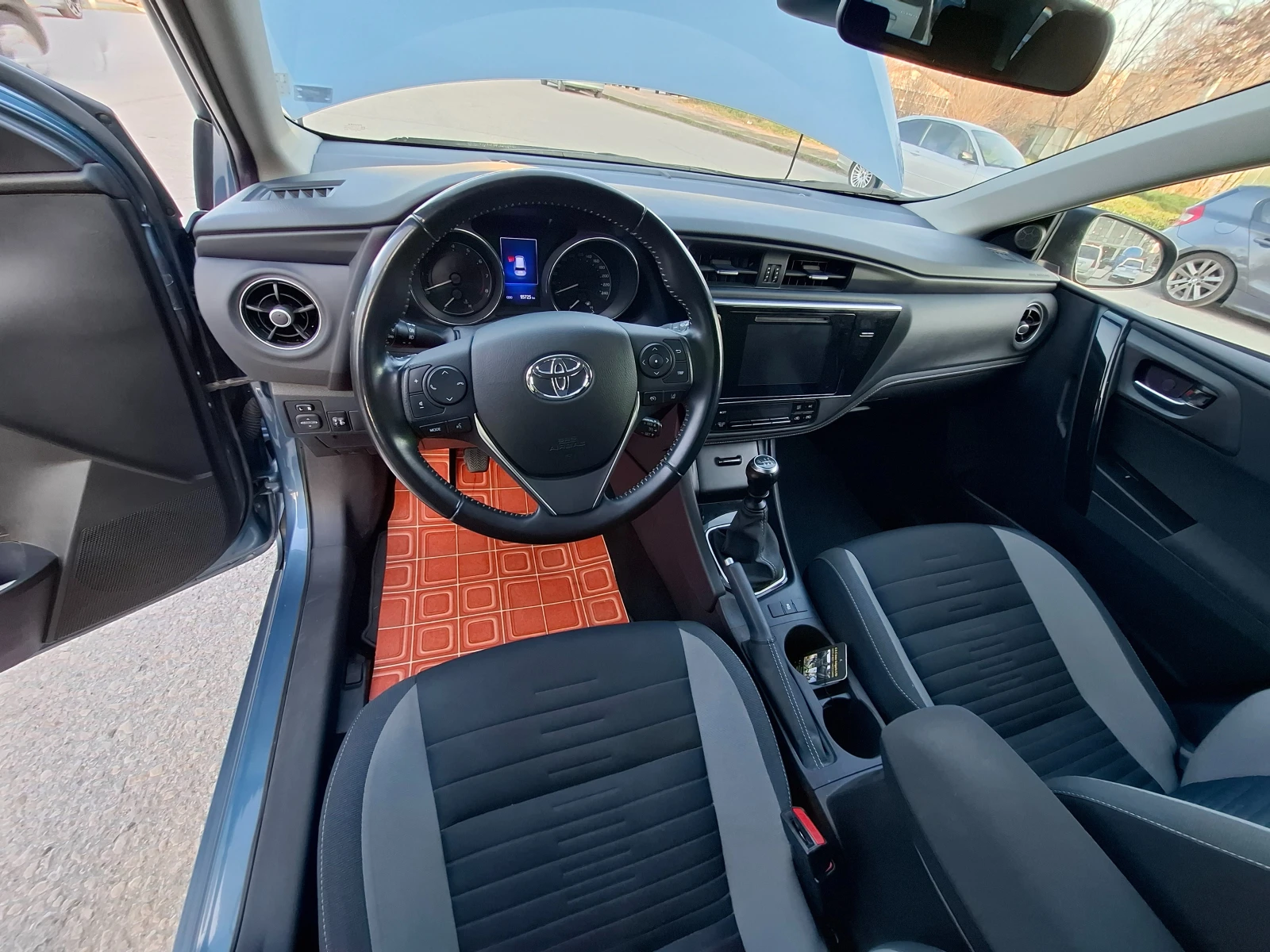 Toyota Auris 1.6  в ГАРАНЦИЯ, снимка 9 - Автомобили и джипове - 53855274