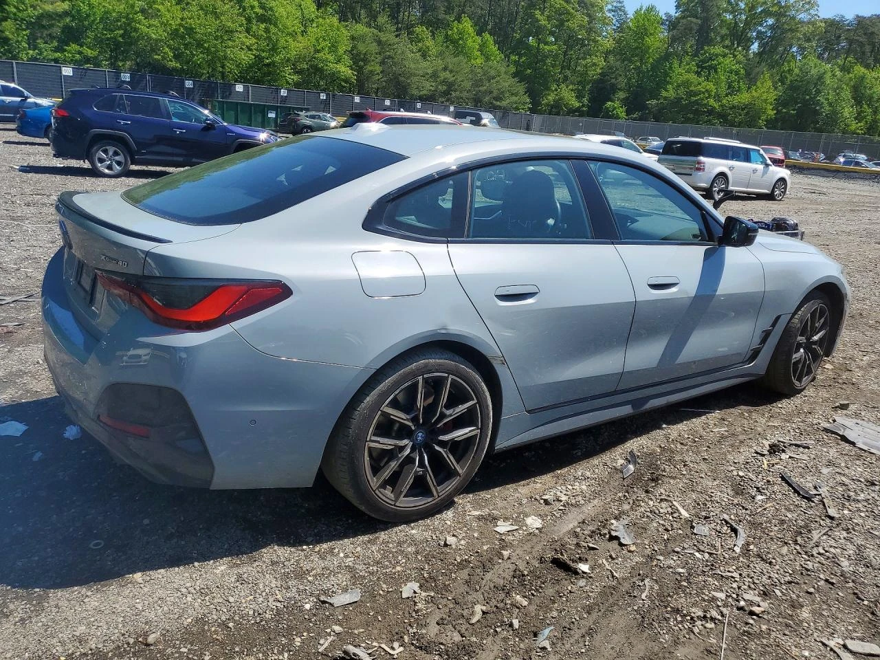 BMW i4 XDRIVE 40 | HARMAN KARDON | M-PACKAGE | ОБДУХВАНЕ, снимка 3 - Автомобили и джипове - 55275833