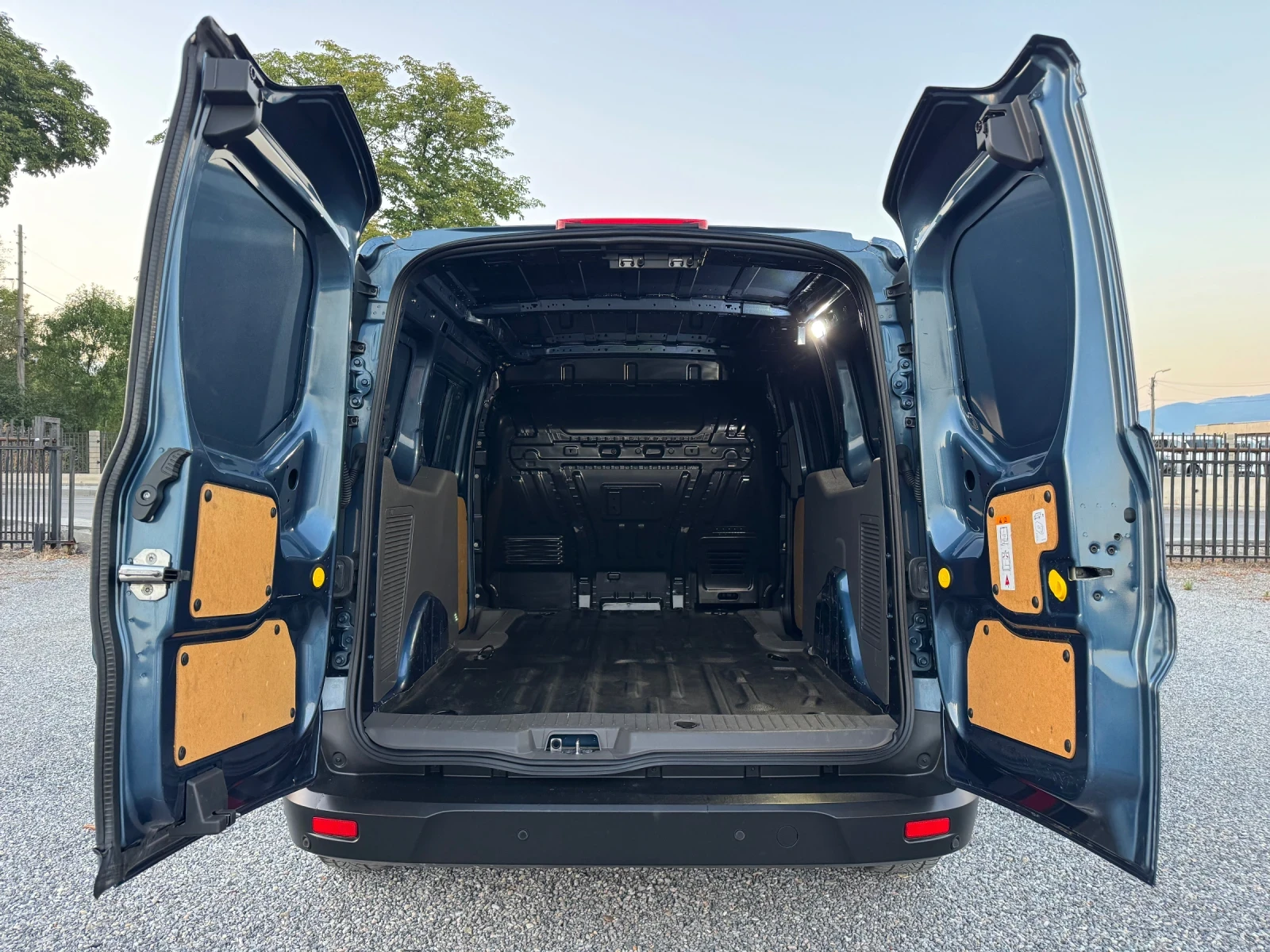 Ford Connect Transit 1.5d EkoBlue!FACE!! MAXI!! 3 Seats!! 6Sp!!, снимка 16 - Автомобили и джипове - 55728881