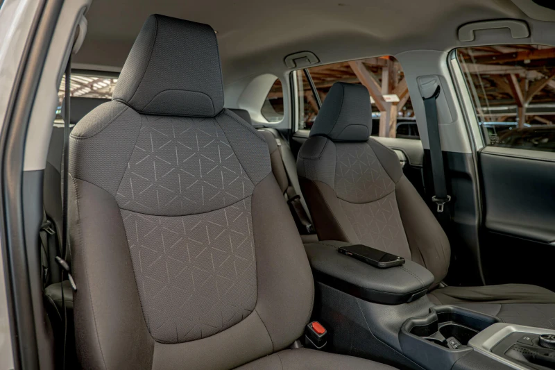 Toyota Rav4 Hybrid/4x4/Lane Assist/Distonic/Камера, снимка 10 - Автомобили и джипове - 50705544