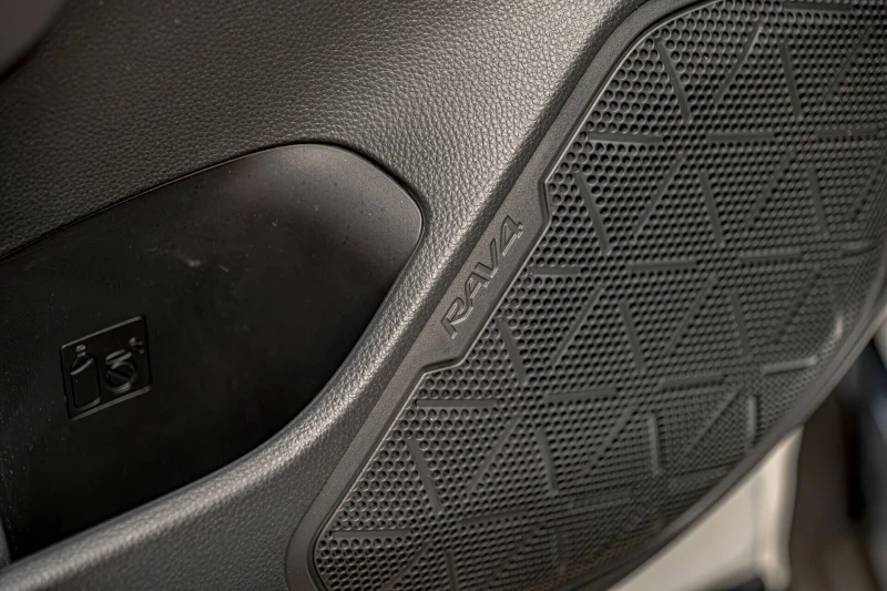 Toyota Rav4 Hybrid/4x4/Lane Assist/Distonic/Камера, снимка 8 - Автомобили и джипове - 50705544