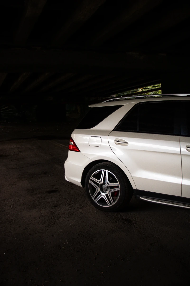 Mercedes-Benz ML 63 AMG ПРЪСТОВ/AssistPark/Harman/Обдухване , снимка 11 - Автомобили и джипове - 51894838