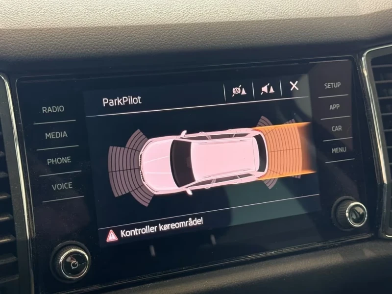 Skoda Kodiaq 1.5 TSI DSG7 ACC AHK LED, снимка 13 - Автомобили и джипове - 51899139