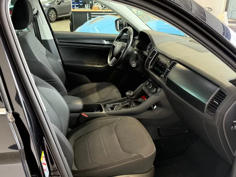 Skoda Kodiaq 1.5 TSI DSG7 ACC AHK LED, снимка 8 - Автомобили и джипове - 51899139