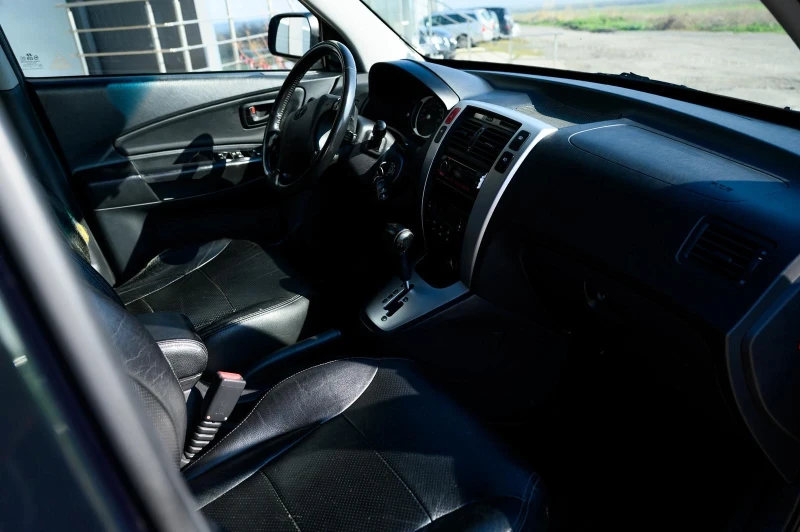 Hyundai Tucson 2.0 CRDI - Автоматик, снимка 6 - Автомобили и джипове - 52865088
