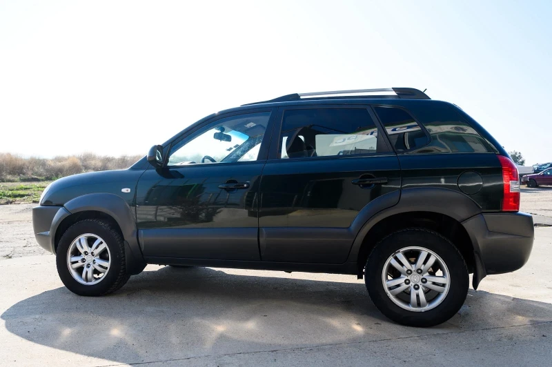 Hyundai Tucson 2.0 CRDI - Автоматик, снимка 2 - Автомобили и джипове - 52865088