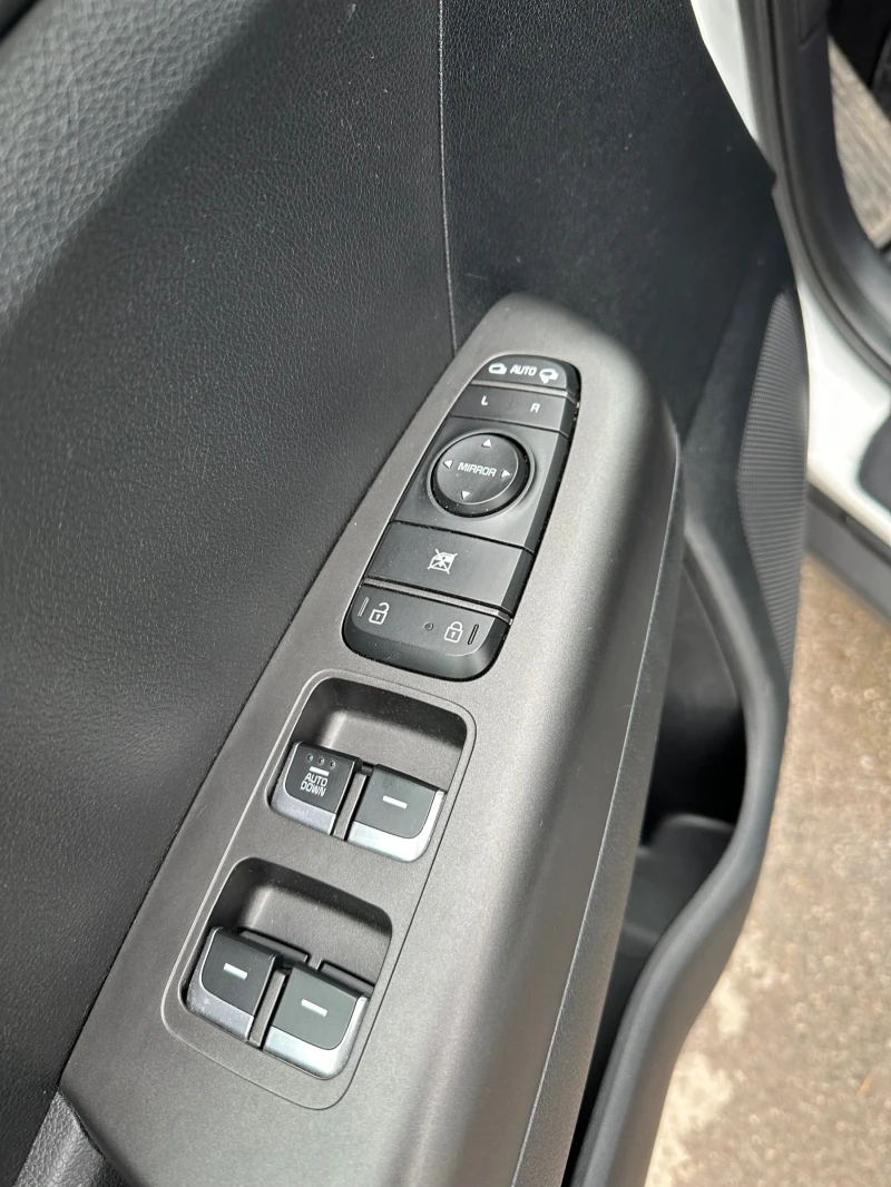 Kia Sportage 1.6 CRDi, 136 к.с., Гаранция до 07.2027, снимка 11 - Автомобили и джипове - 52679681