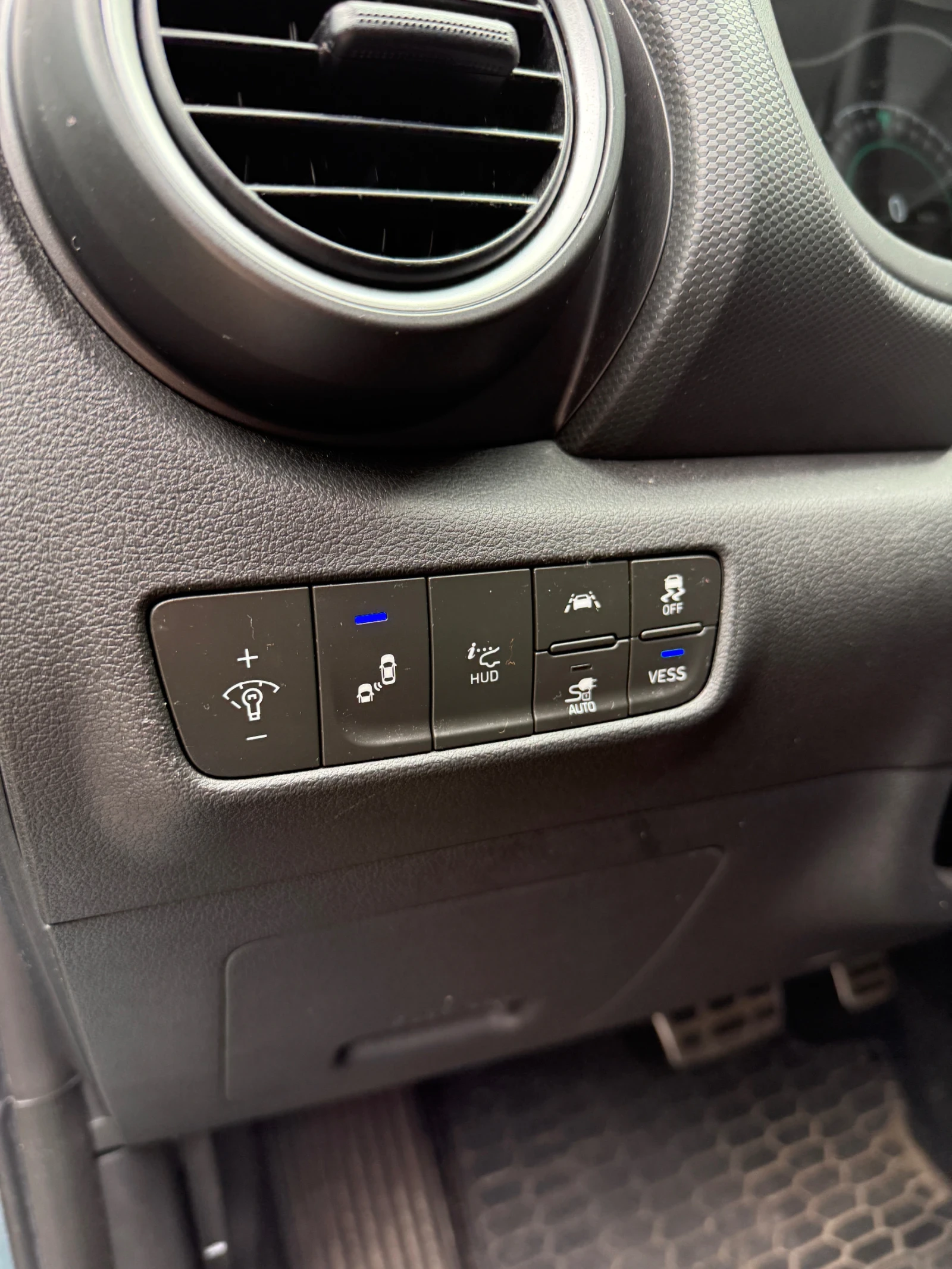 Hyundai Kona 64kWh Premium SOH100% Термопомпа - изображение 8