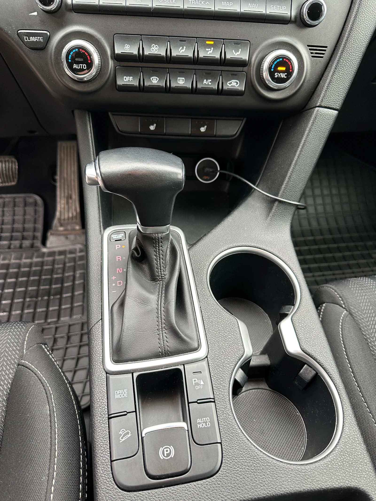 Kia Sportage 1.6 CRDi, 136 к.с., Гаранция до 07.2027, снимка 11 - Автомобили и джипове - 53388327