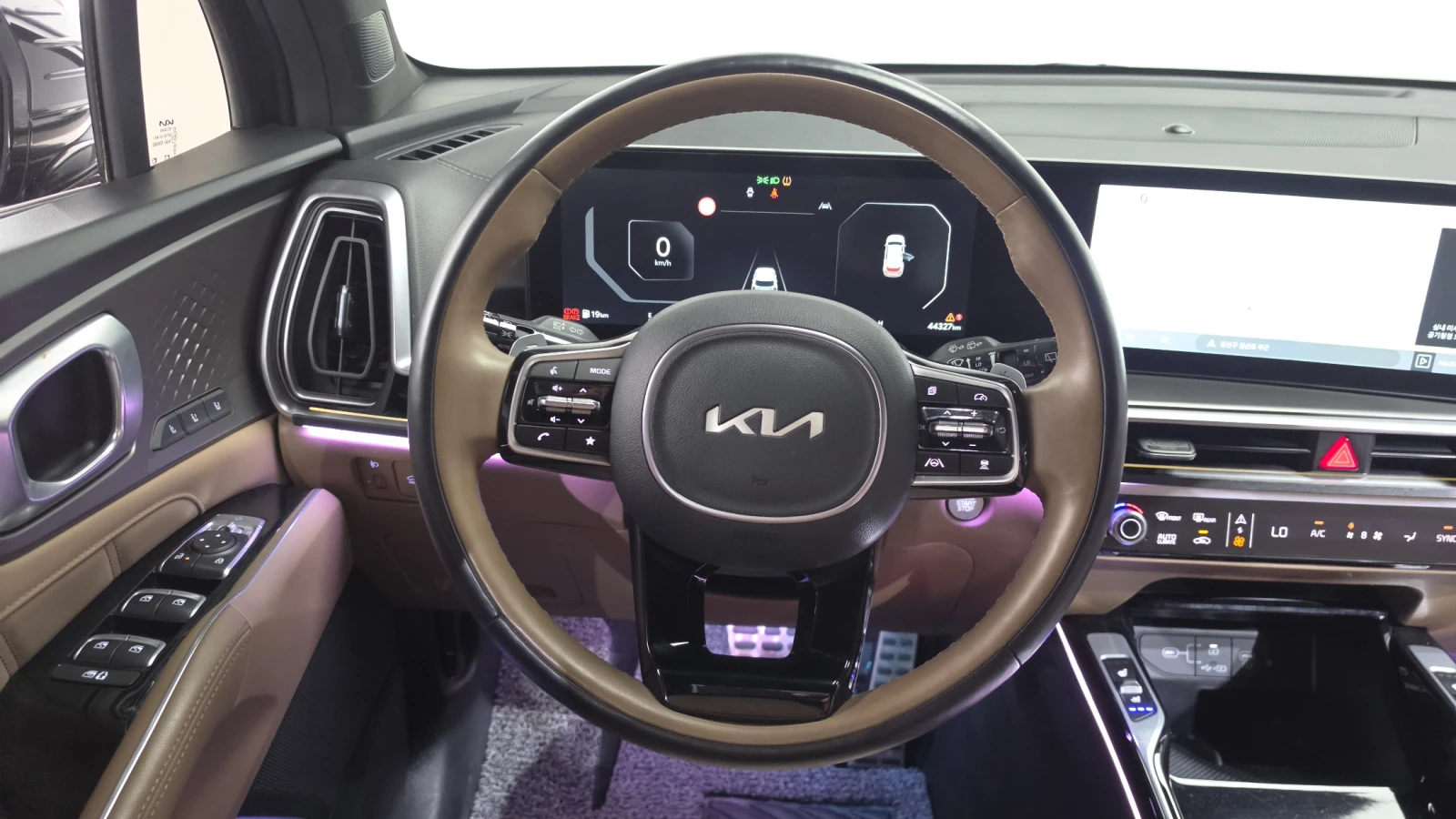 Kia Sorento SIGNATURE* 360* ОБДУХ* МАСАЖ* DISTRONIK* HEAD-UP* , снимка 6 - Автомобили и джипове - 54702182